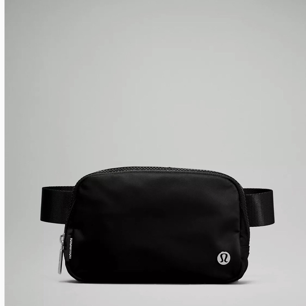 Lululemon black belt bag